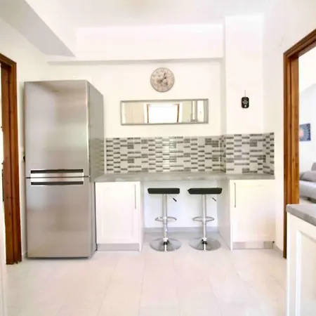 Itilo Néon Oítilon