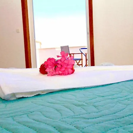 Itilo Néon Oítilon