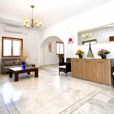 Itilo * Néon Oítilon