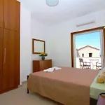 Itilo * Néon Oítilon
