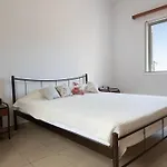 Itilo Villa Néon Oítilon