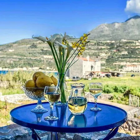 Itilo Villa Néon Oítilon